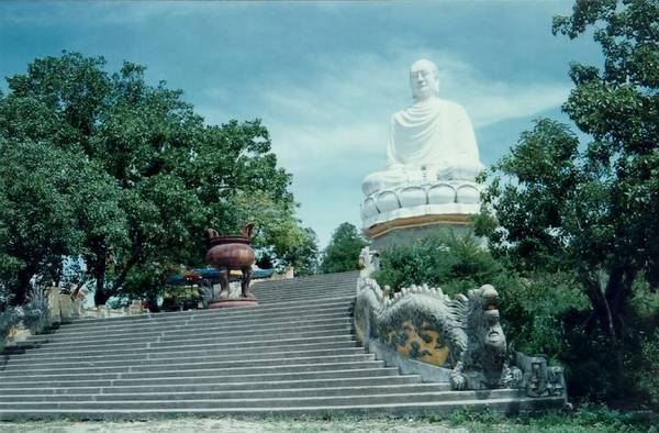 Tượng Thích Ca Phật Đài
